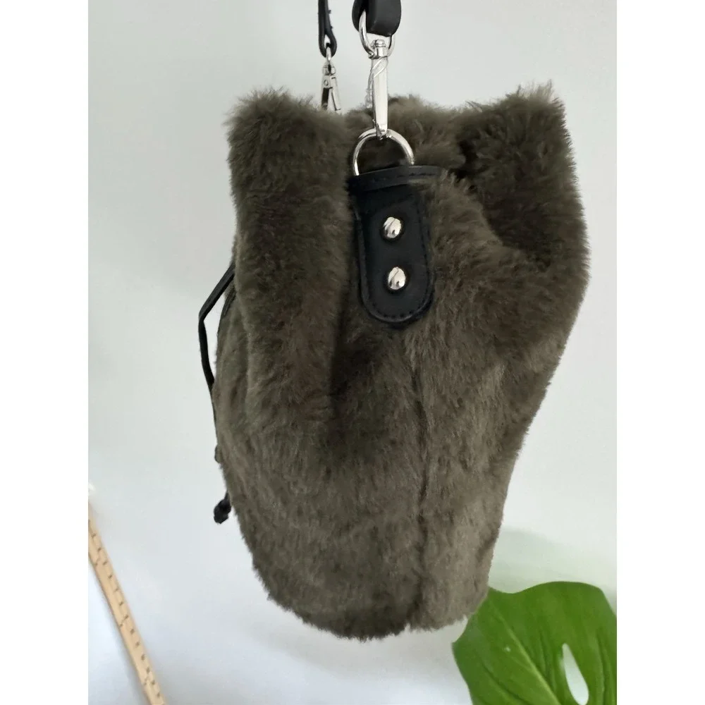 House of‎ Harlow 1960 Faux Fur Bucket Crossbody Purse Bag